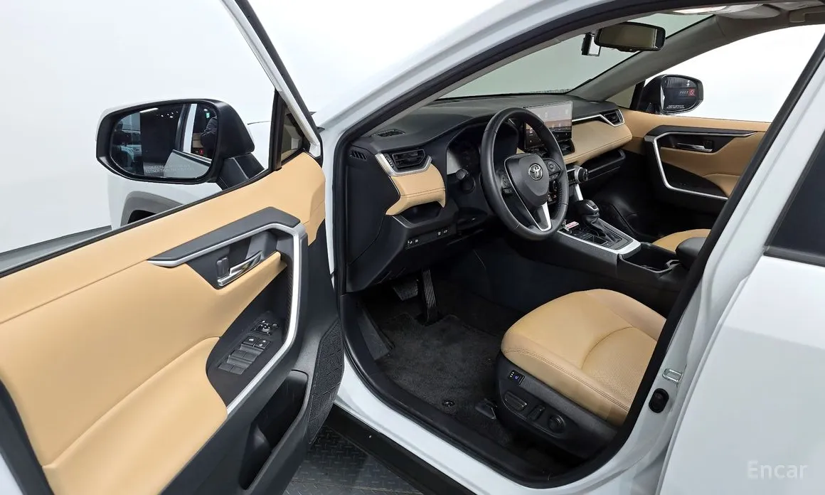 Фото 10 - Toyota RAV4