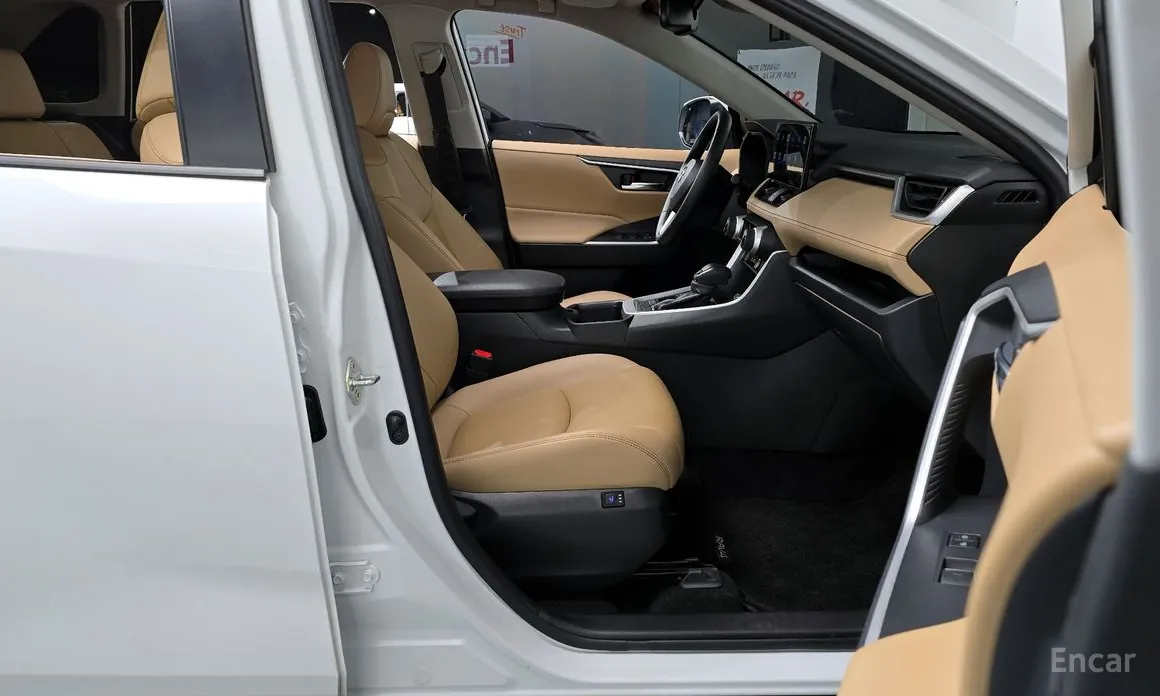 Фото 11 - Toyota RAV4