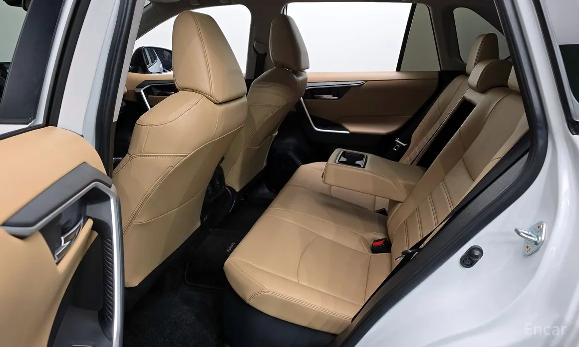 Фото 12 - Toyota RAV4