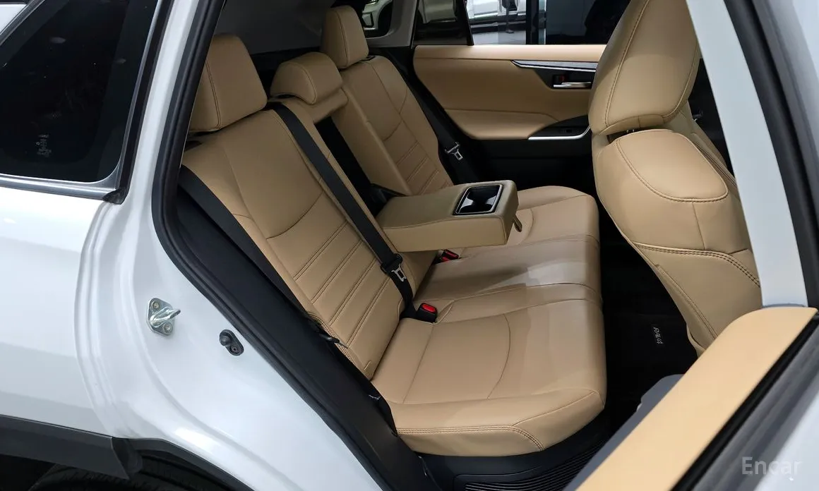 Фото 13 - Toyota RAV4