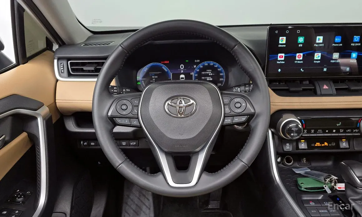 Фото 14 - Toyota RAV4