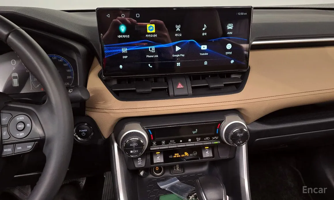 Фото 16 - Toyota RAV4