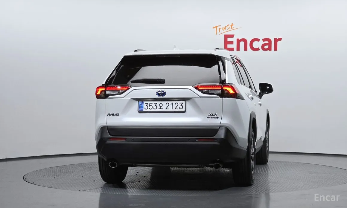 Фото 4 - Toyota RAV4