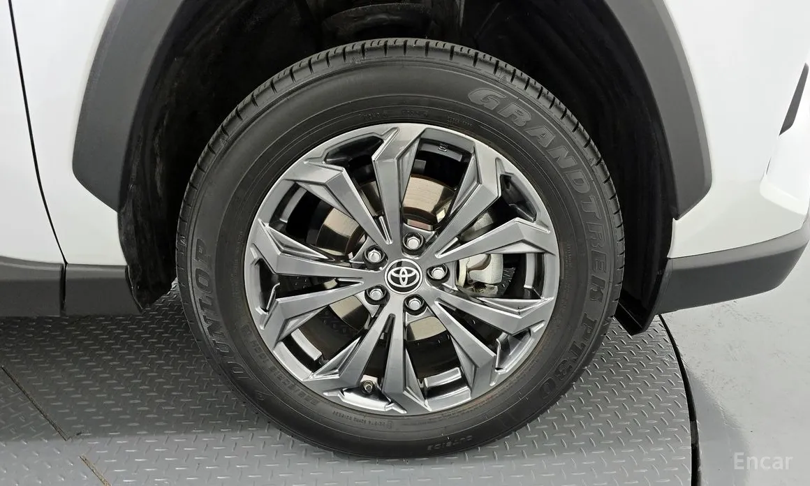 Фото 5 - Toyota RAV4