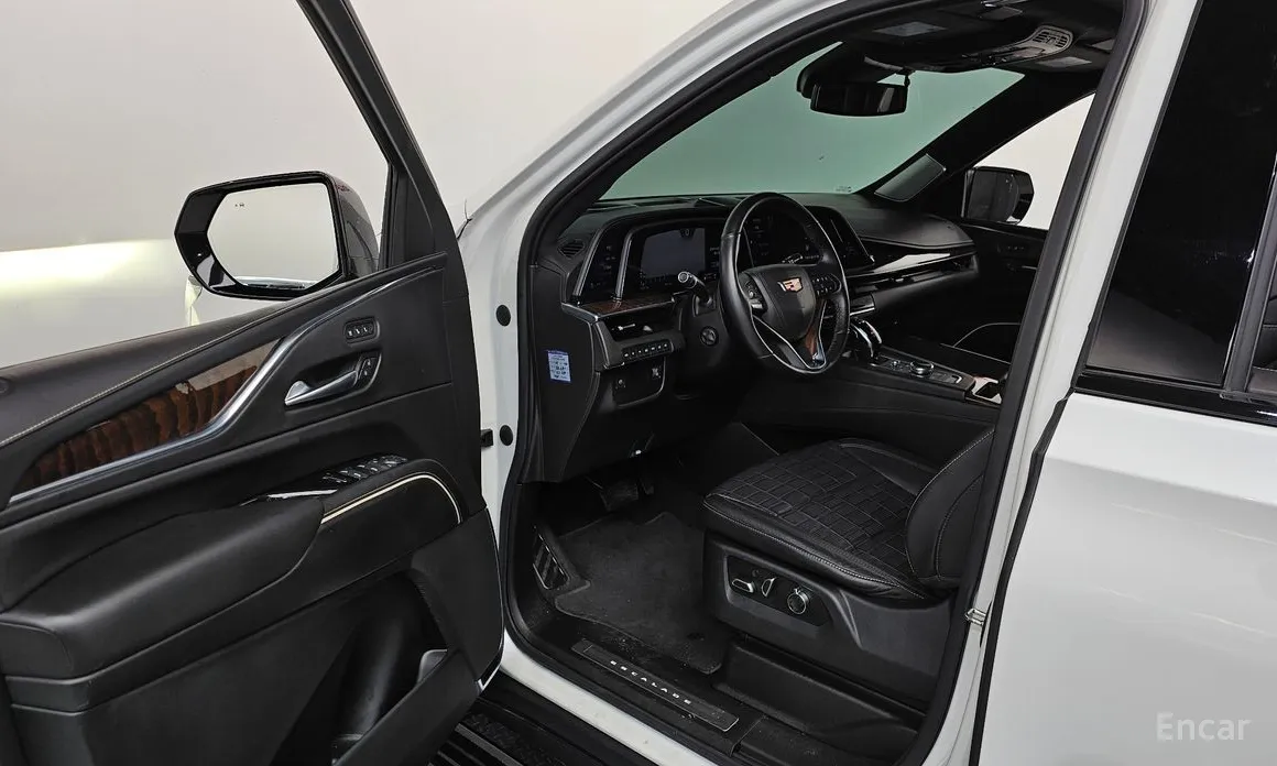 Фото 10 - Cadillac Escalade