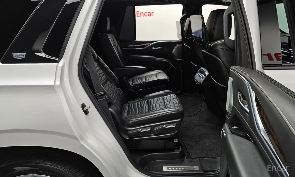 Фото 12 - Cadillac Escalade