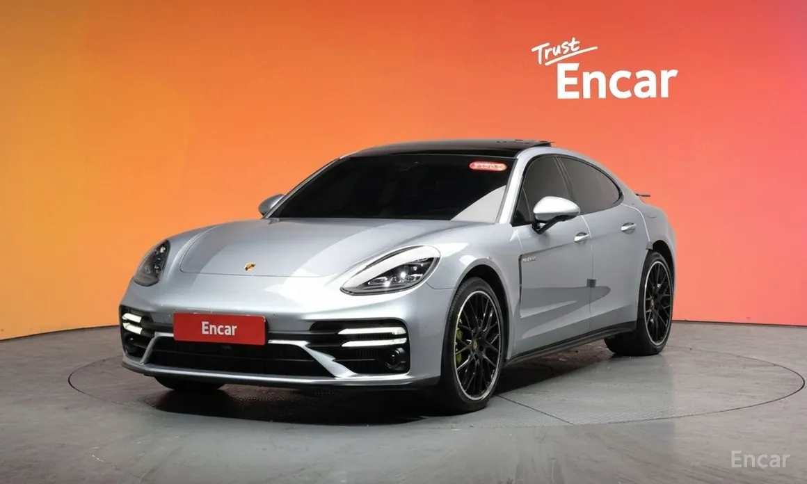 Фото 1 - Porsche Panamera