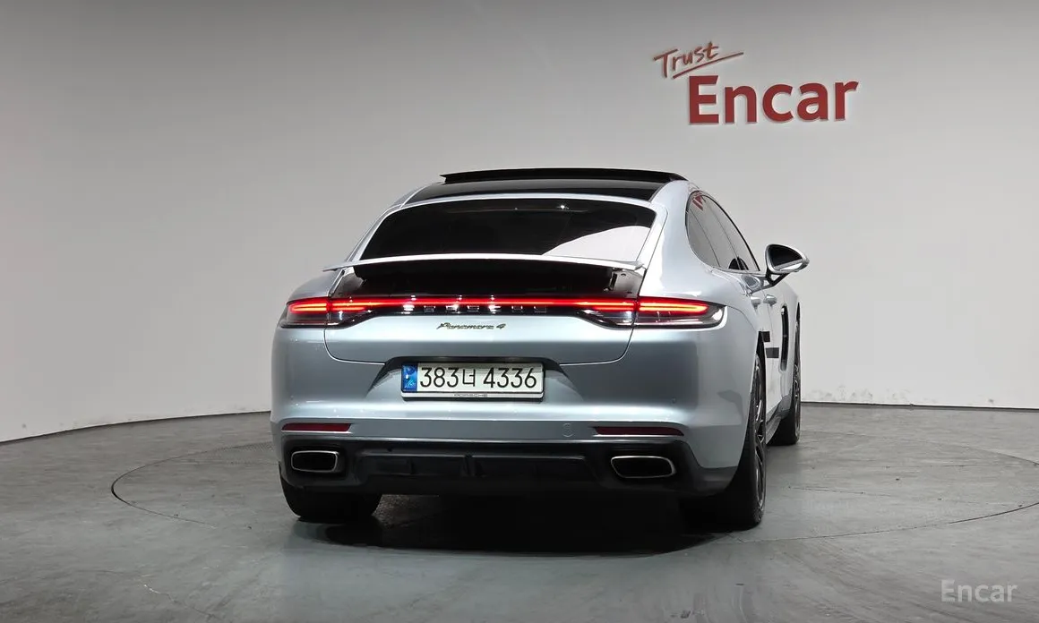 Фото 4 - Porsche Panamera