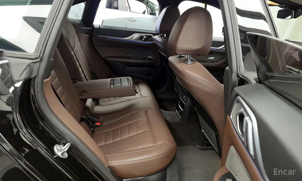 Фото 12 - BMW i4