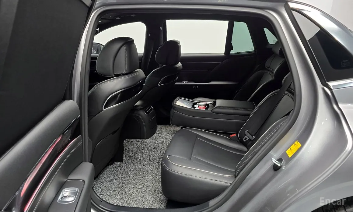 Фото 12 - Genesis G90