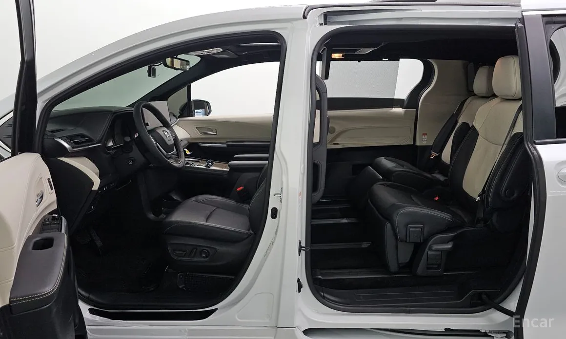 Photo 17 - Toyota Sienna