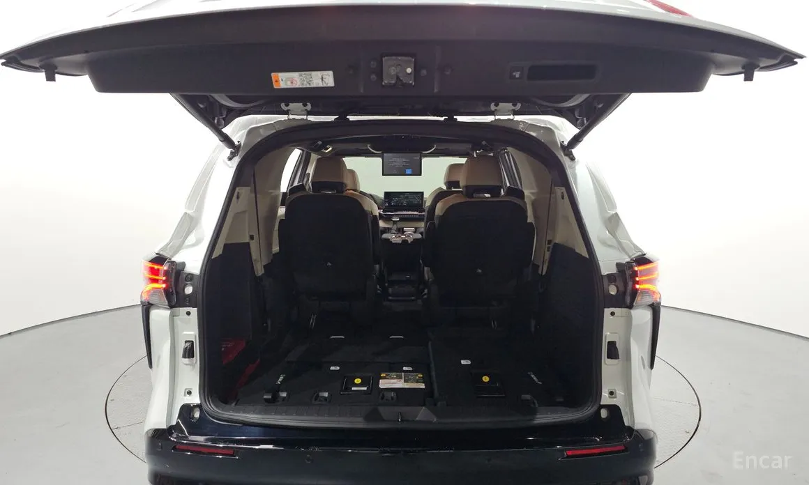 Photo 20 - Toyota Sienna