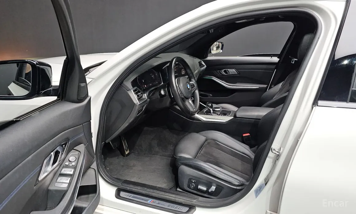 Photo 10 - BMW 3 Series