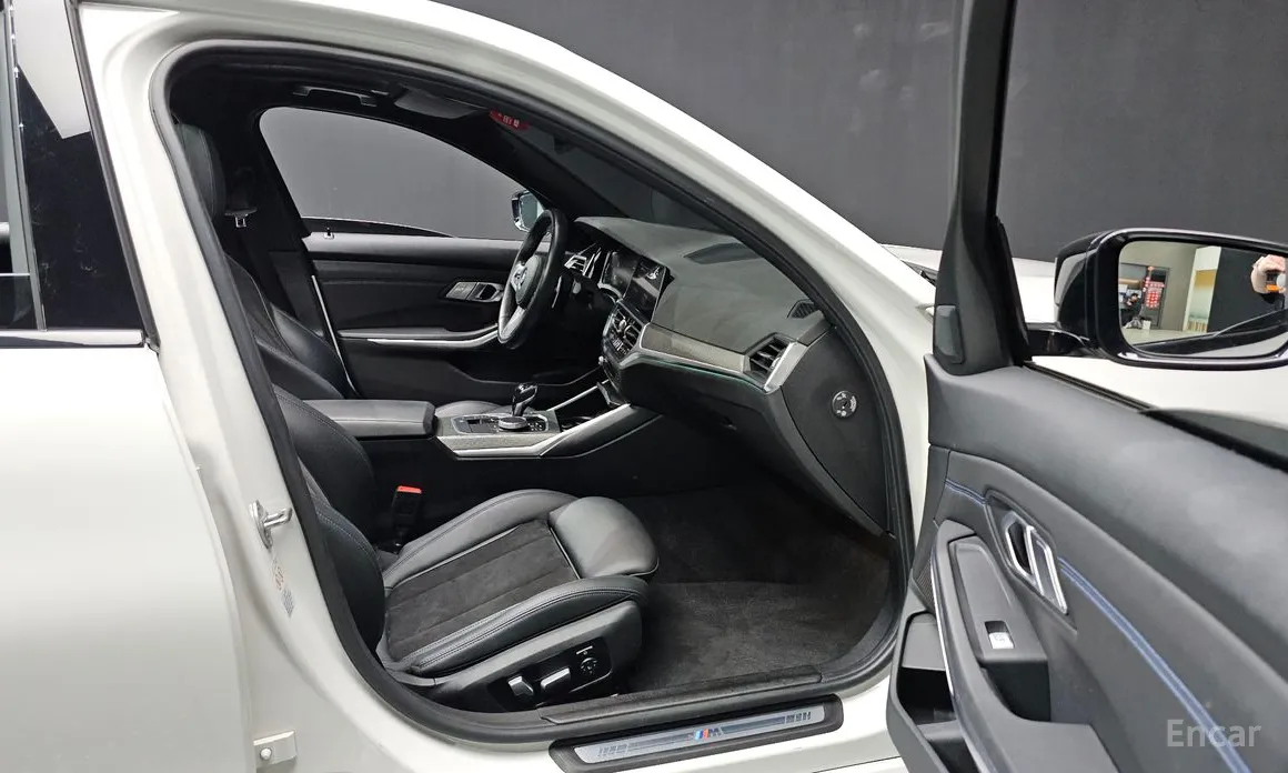 Photo 18 - BMW 3 Series