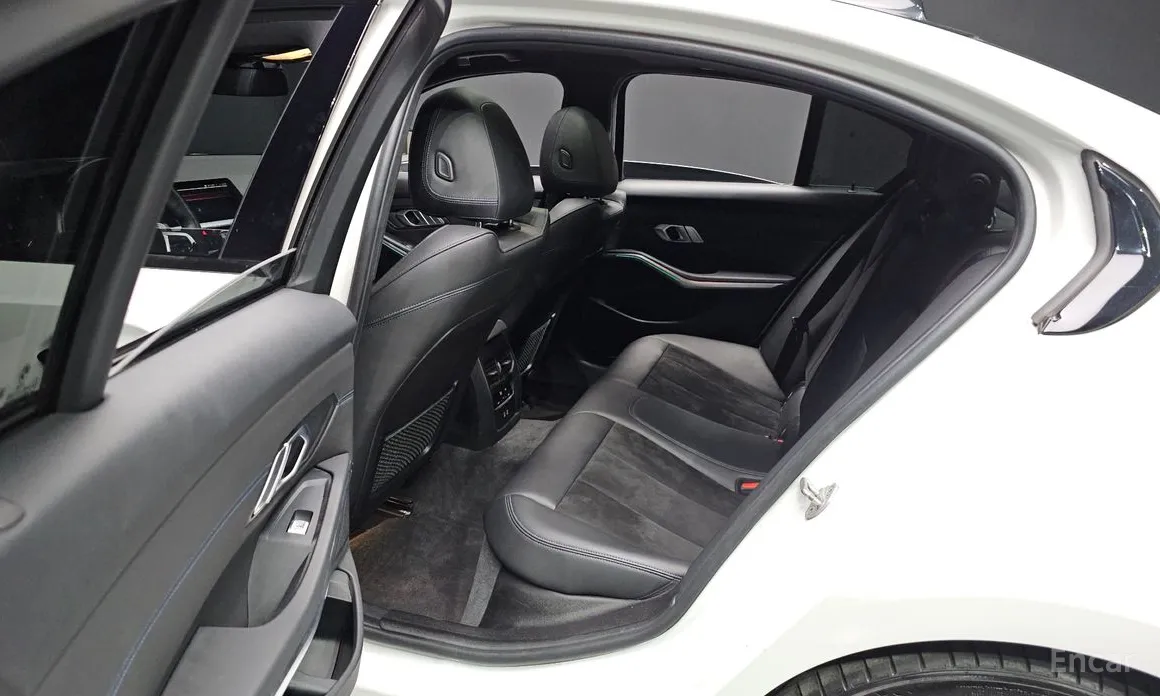 Photo 19 - BMW 3 Series