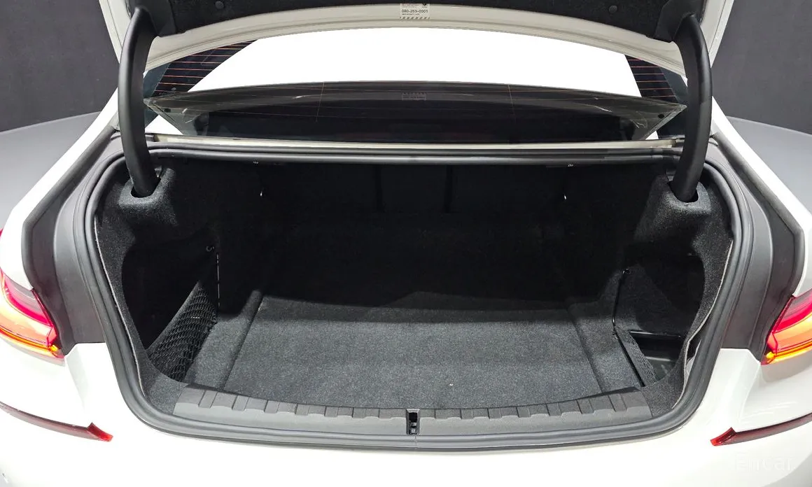 Photo 20 - BMW 3 Series