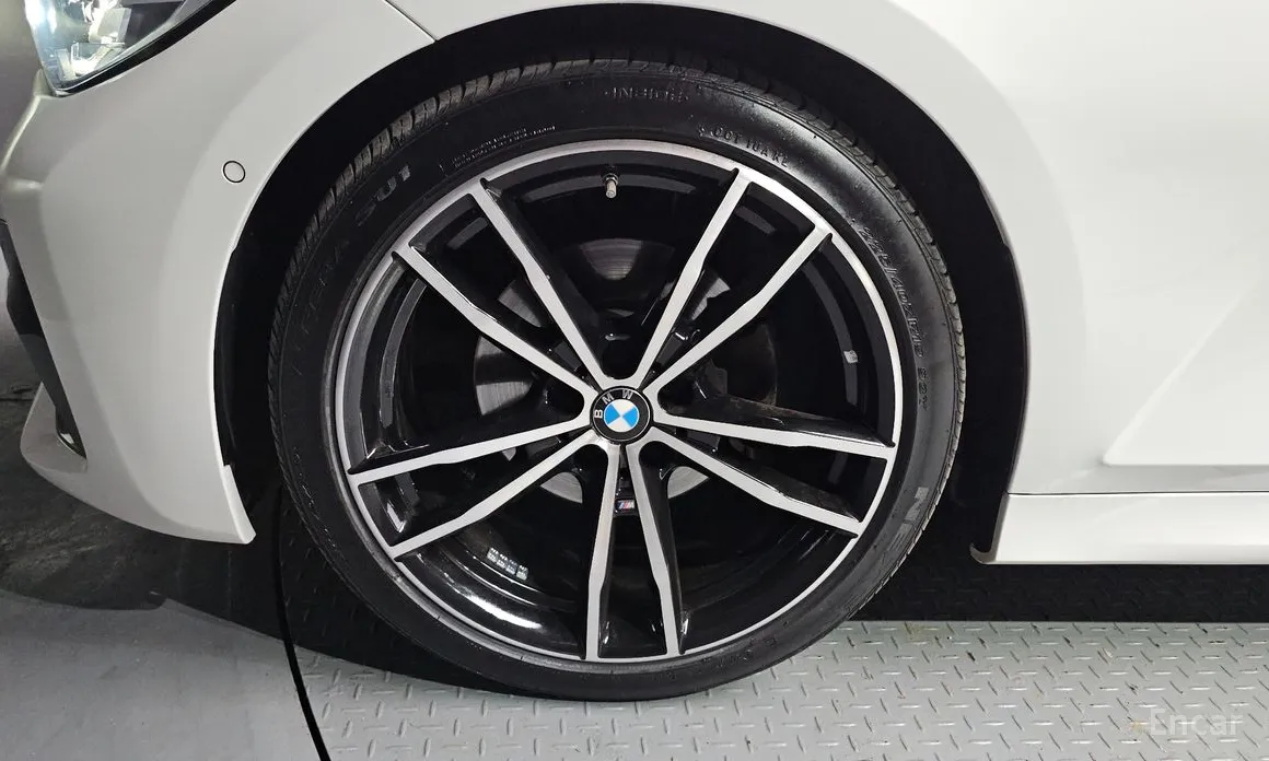 Photo 5 - BMW 3 Series