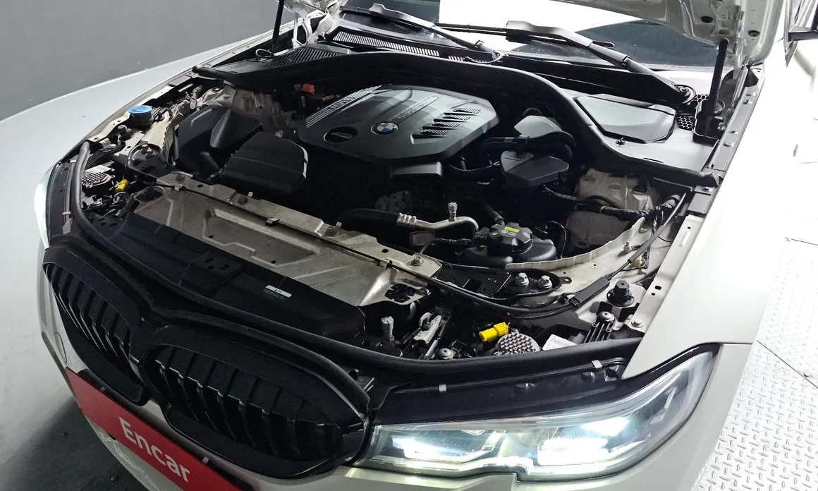 Photo 6 - BMW 3 Series