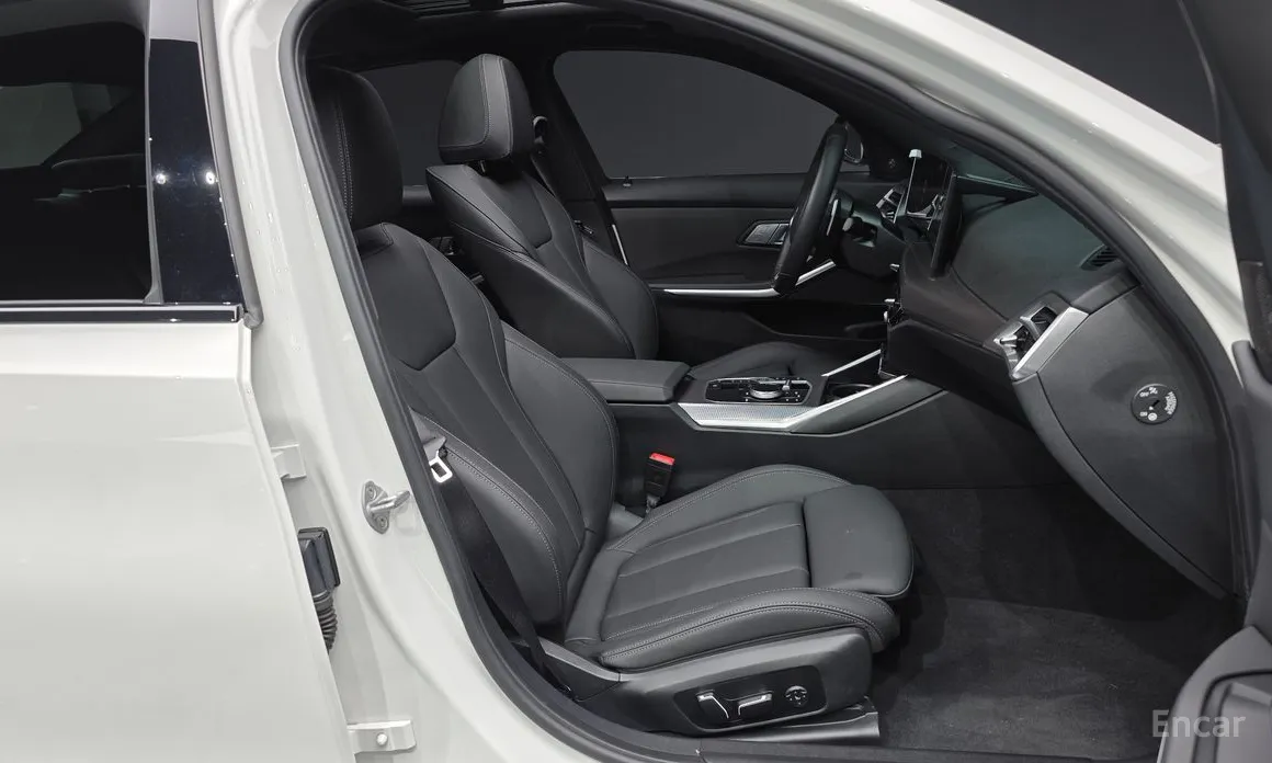 Photo 11 - BMW 3 Series