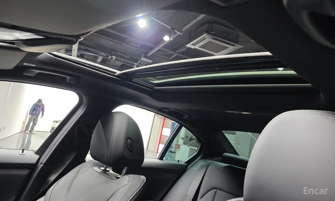 Photo 18 - BMW 3 Series