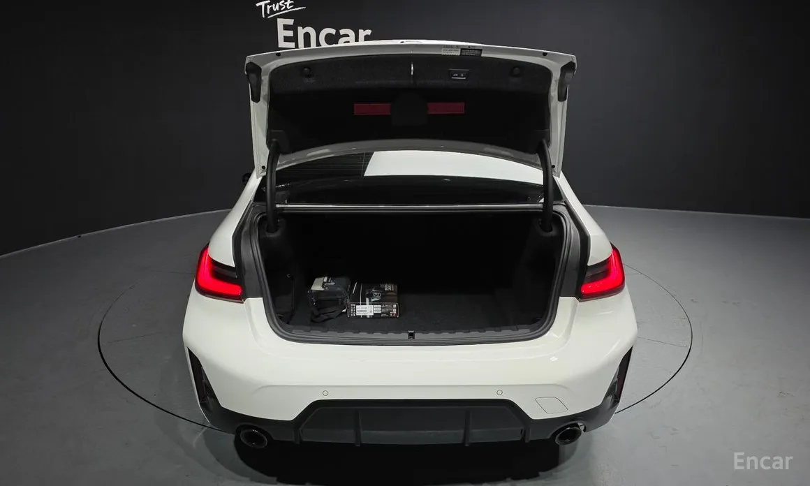 Photo 20 - BMW 3 Series