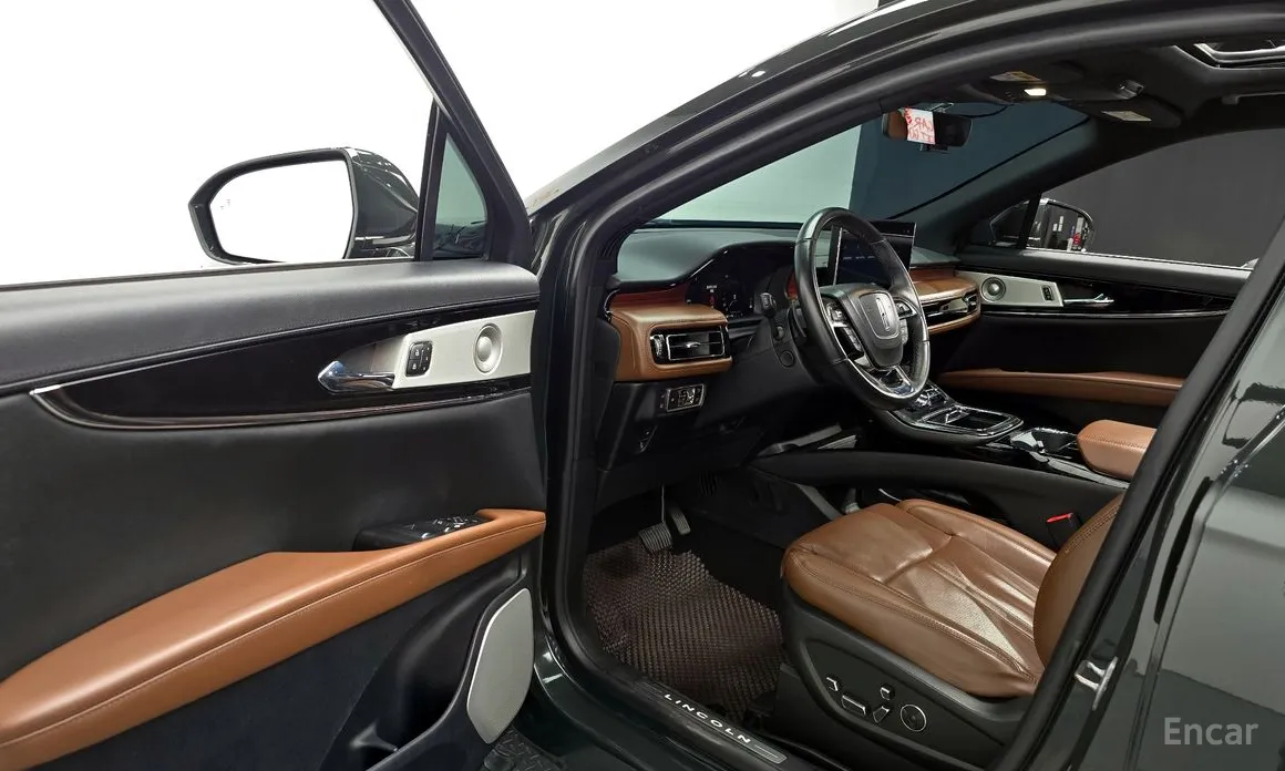 Photo 11 - Lincoln Nautilus