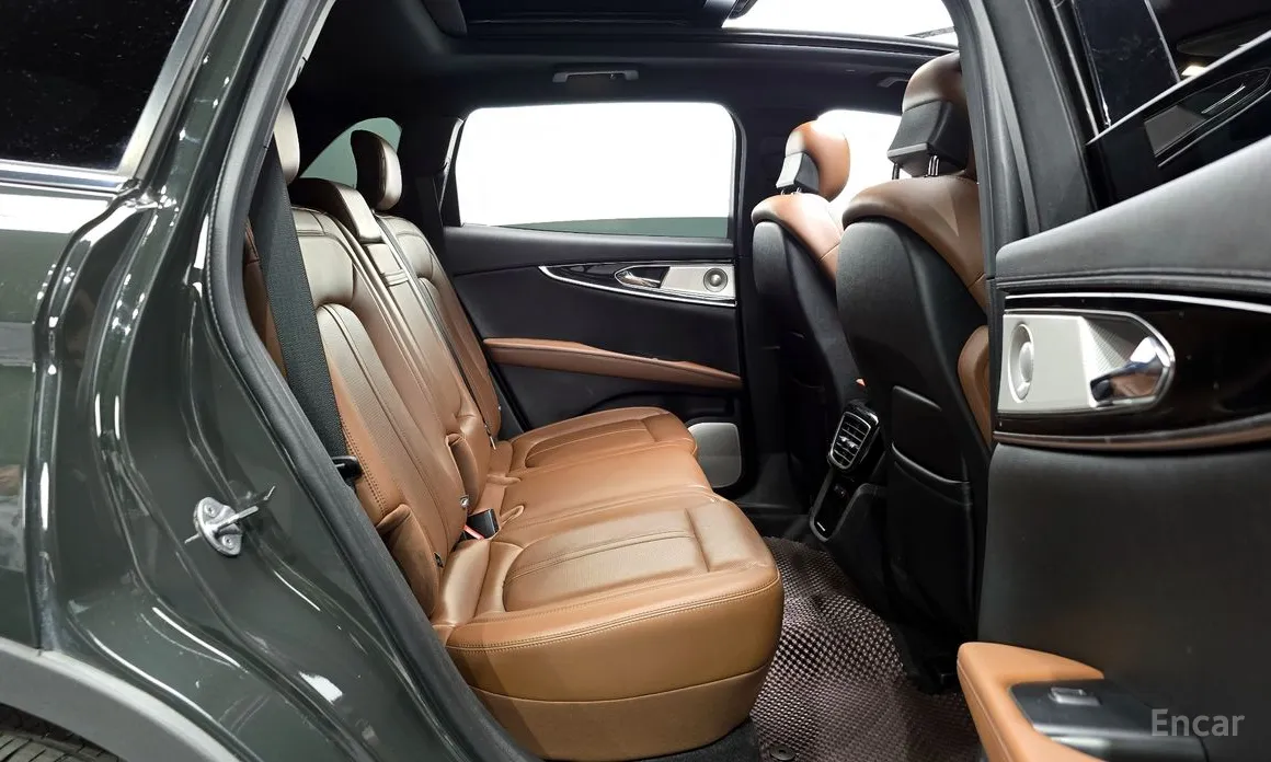 Photo 12 - Lincoln Nautilus