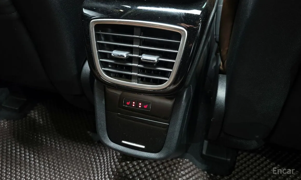 Photo 19 - Lincoln Nautilus