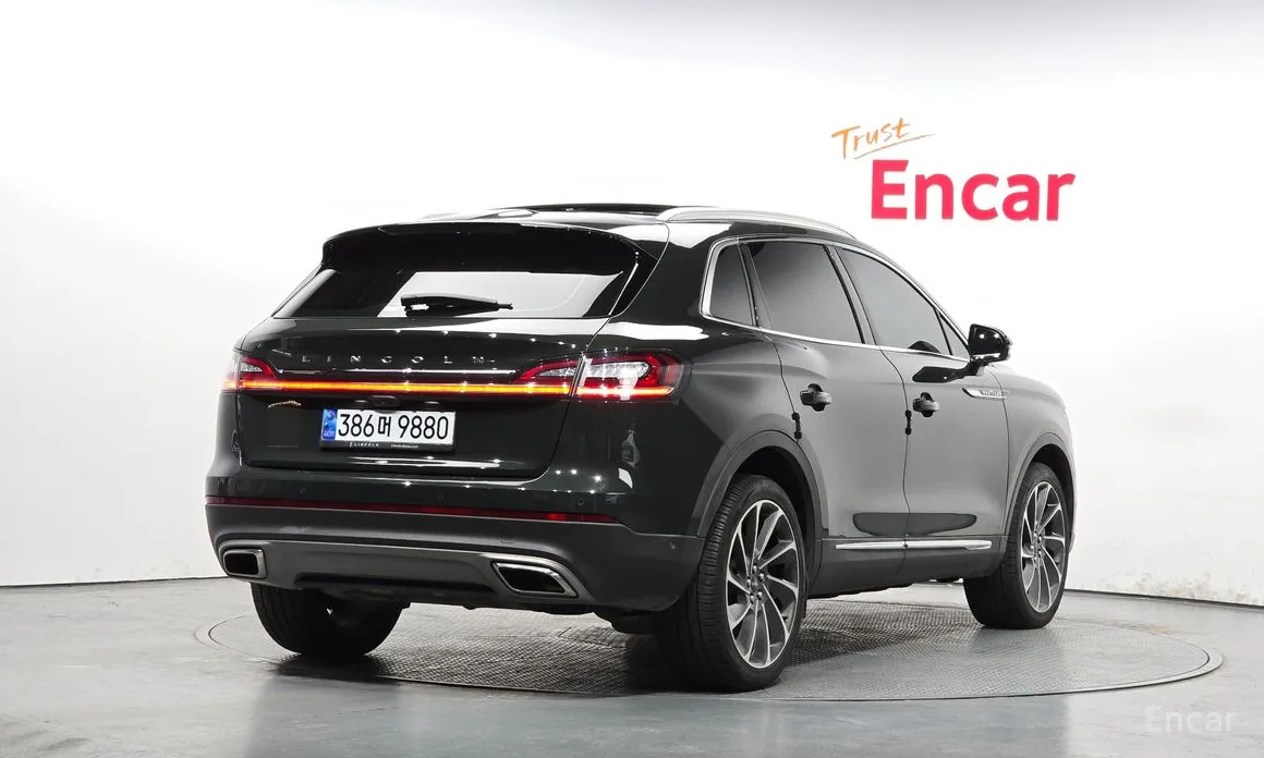 Photo 2 - Lincoln Nautilus