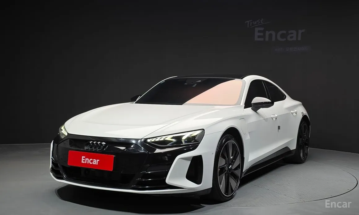Фото 1 - Audi e-tron GT