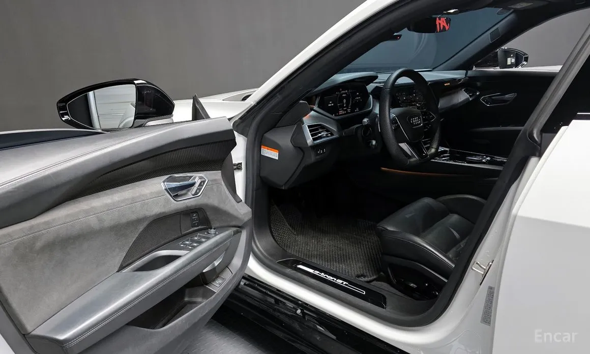 Фото 10 - Audi e-tron GT