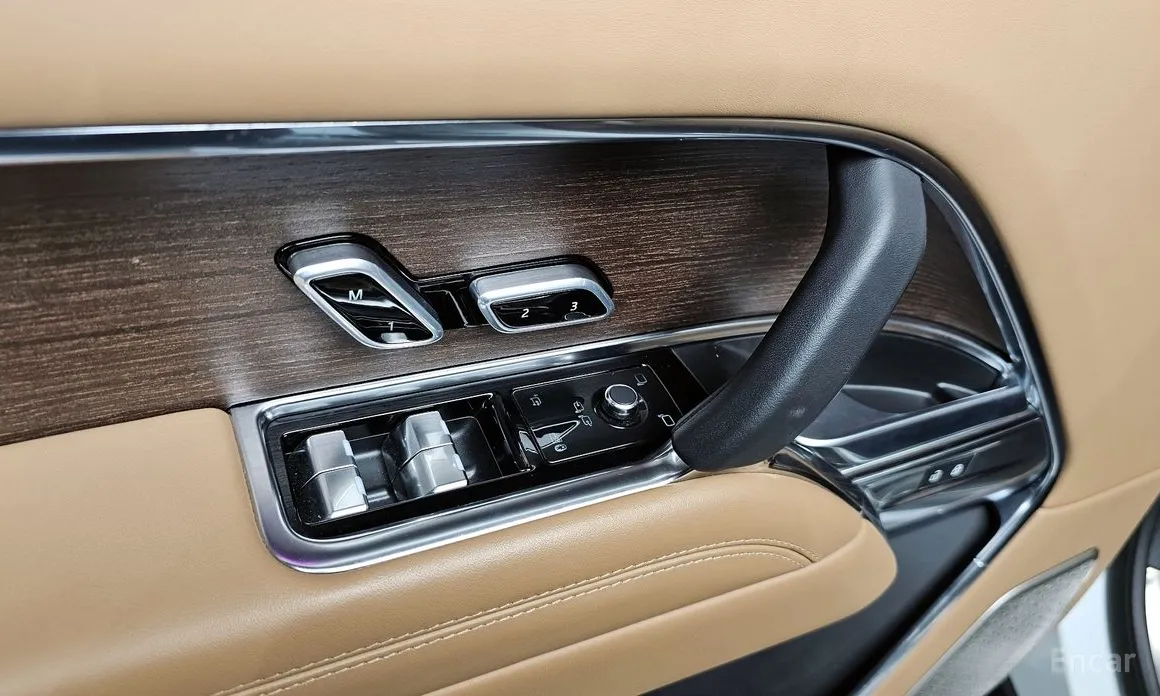 Photo 14 - Land Rover Range Rover