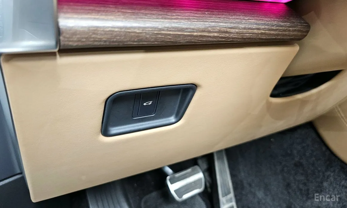 Photo 15 - Land Rover Range Rover