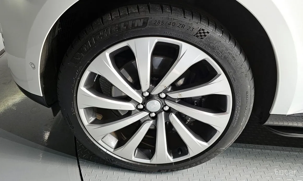 Photo 5 - Land Rover Range Rover