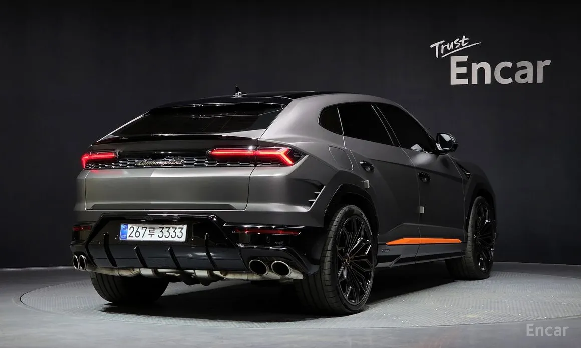 Фото 2 - Lamborghini Urus