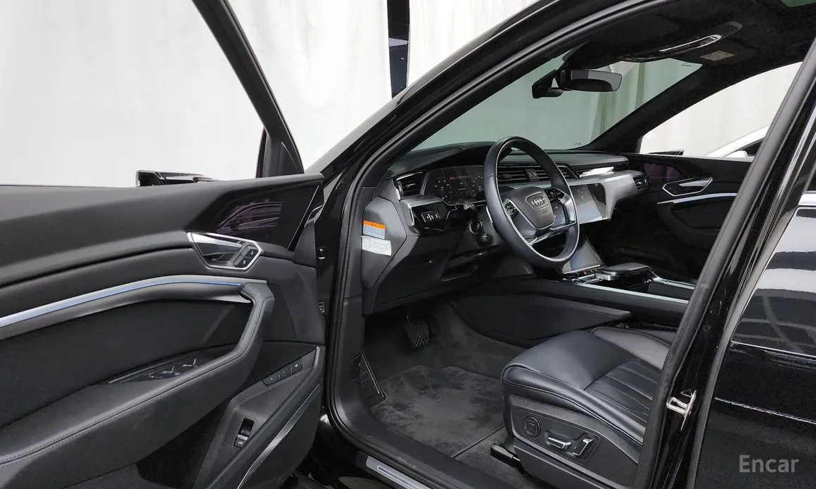 Фото 10 - Audi e-tron