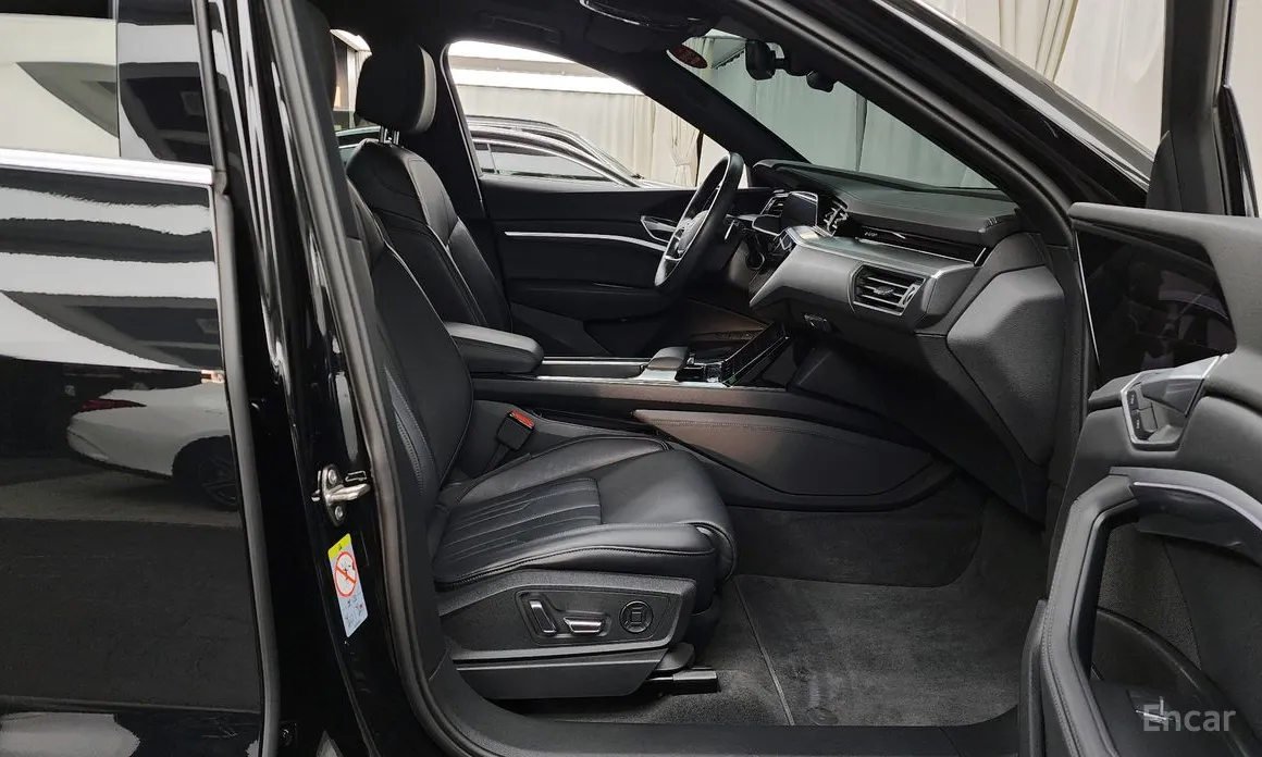 Фото 11 - Audi e-tron