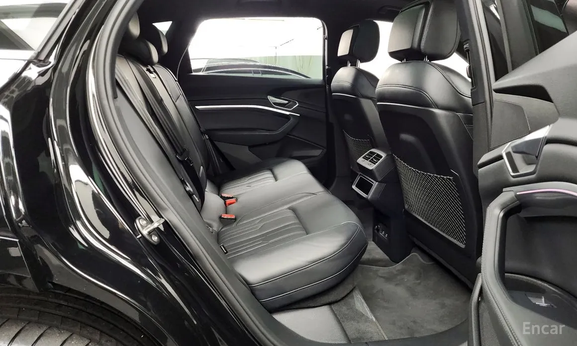 Фото 12 - Audi e-tron