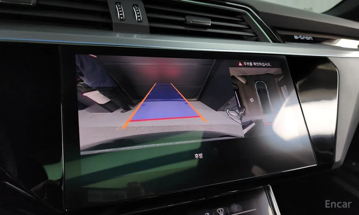 Фото 15 - Audi e-tron