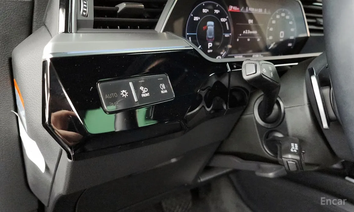 Фото 16 - Audi e-tron