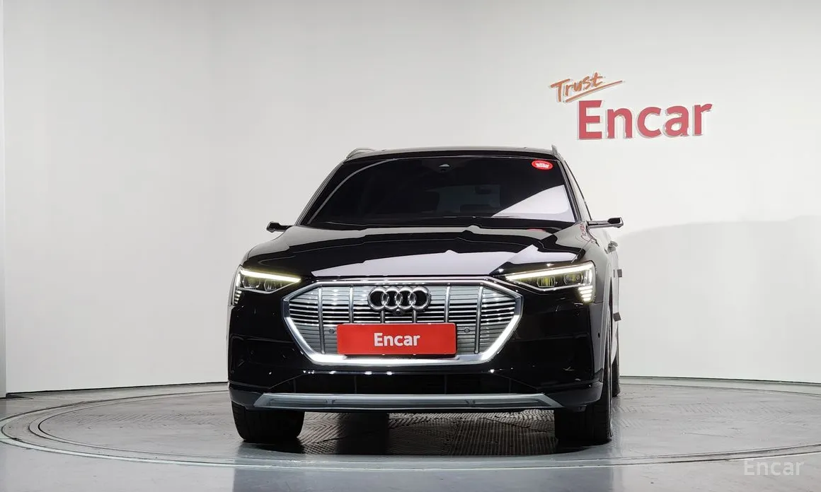 Фото 3 - Audi e-tron