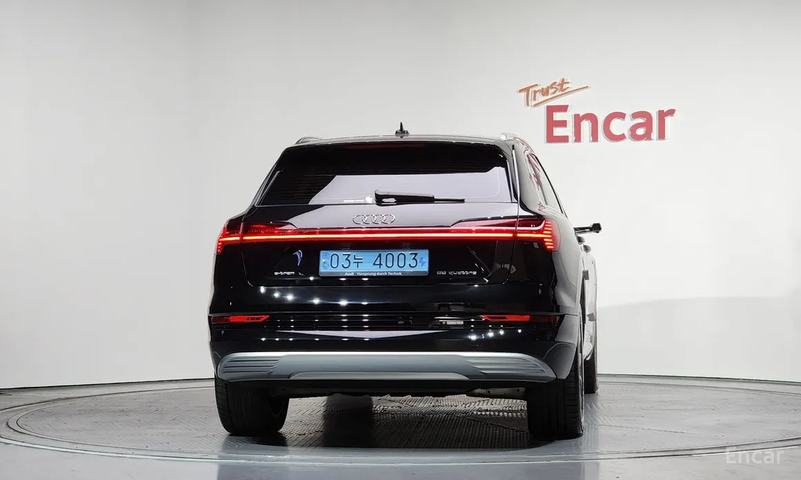 Фото 4 - Audi e-tron