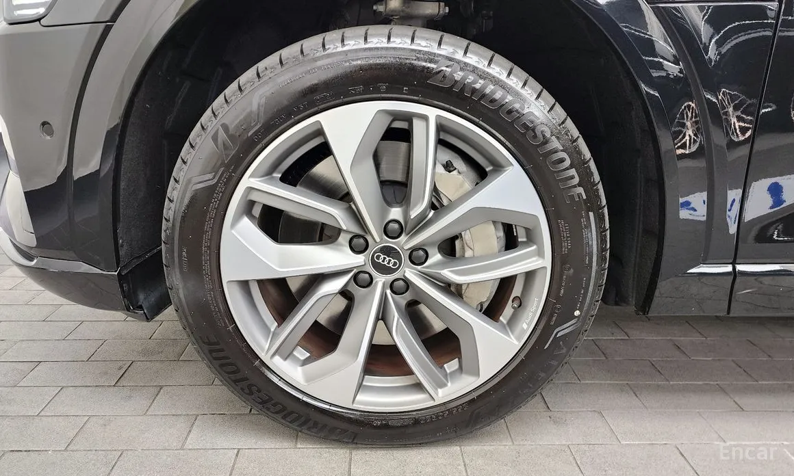 Фото 5 - Audi e-tron