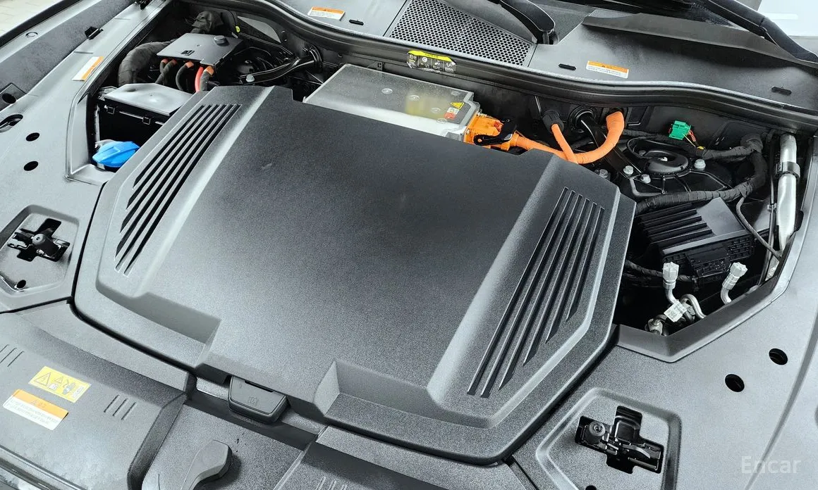 Фото 6 - Audi e-tron