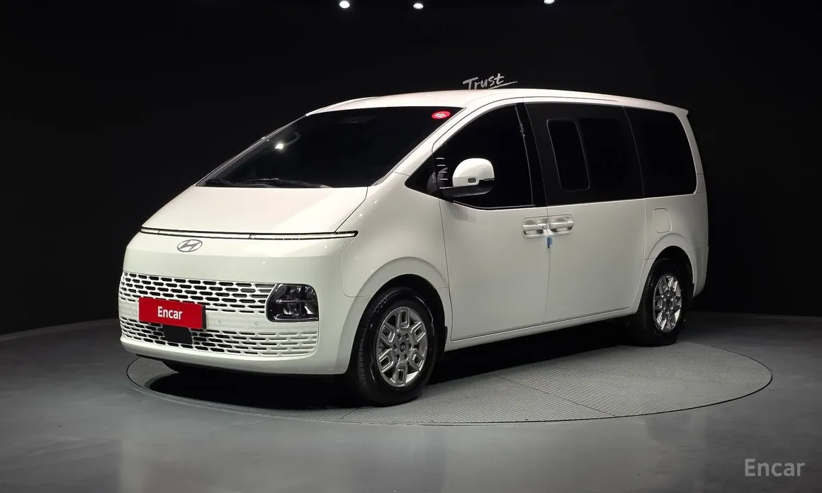 Фото 1 - Hyundai Staria