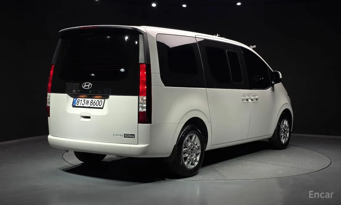 Фото 2 - Hyundai Staria