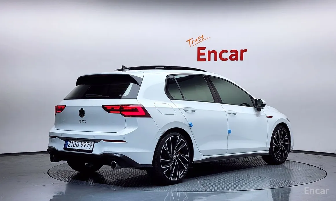 Photo 2 - Volkswagen Golf