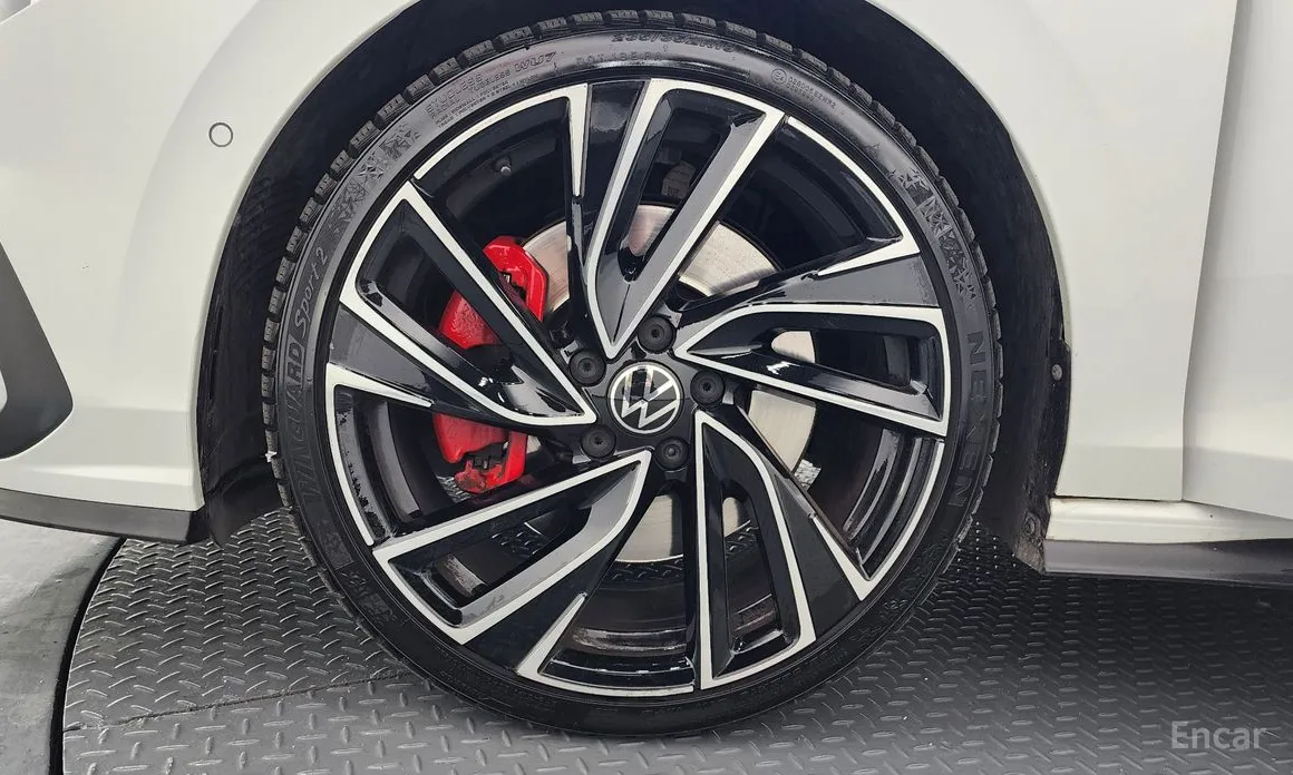 Photo 5 - Volkswagen Golf