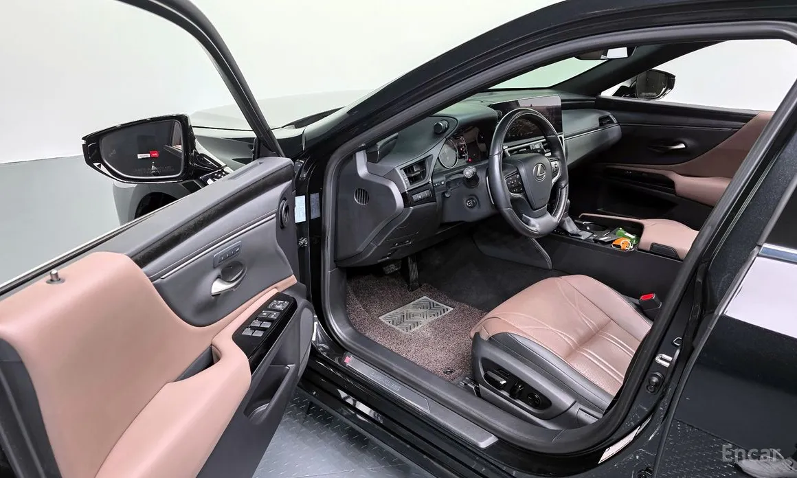 Фото 11 - Lexus ES