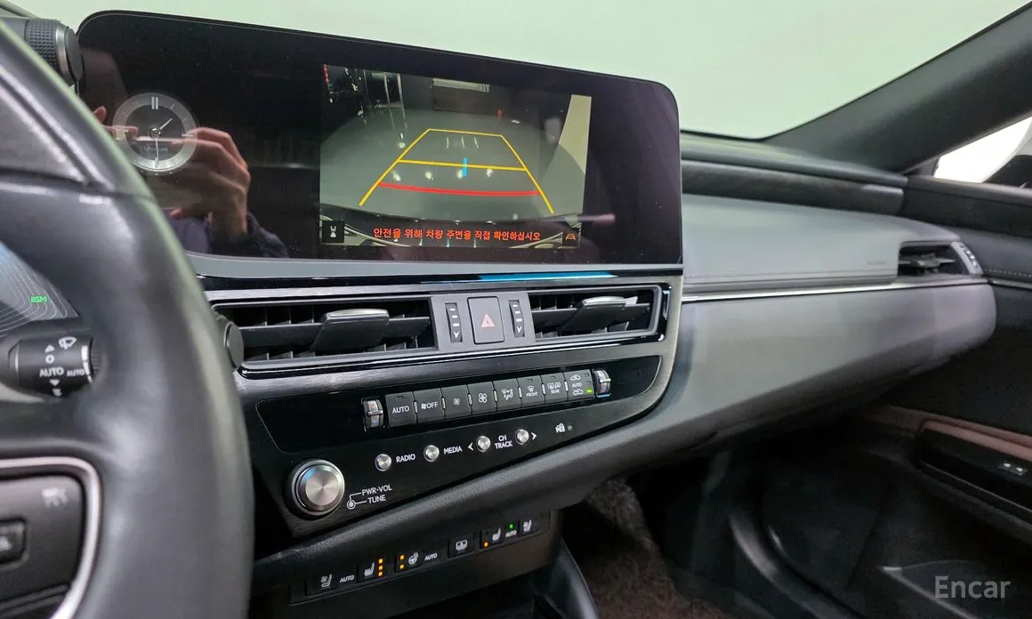 Фото 15 - Lexus ES